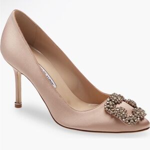 NEW MANOLO BLAHNIK Nude Hangisi Pump Crystal Buckle NIB